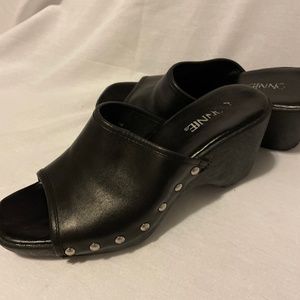 Connie Jenga black heels